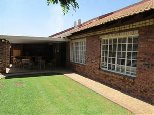 3 Bed Townhouse in Vanderbijlpark SE3