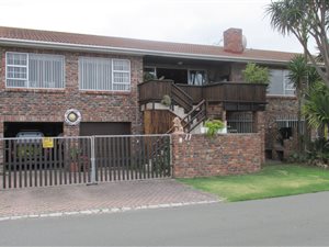 5 Bed House in Reebok