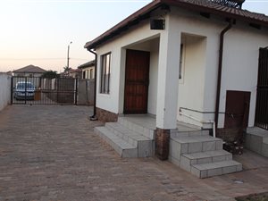 3 Bed House in Clayville
