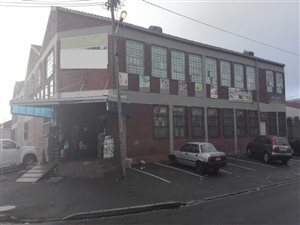1585 m² Commercial space in Athlone