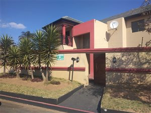 5 Bed House in Evans Park