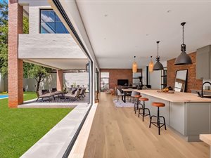 5 Bed House in Parktown North