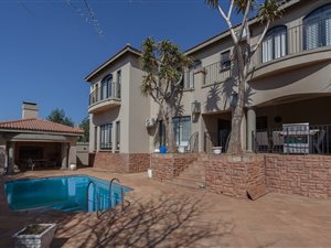 4 Bed House in Featherbrooke
