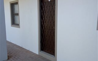 1 Bedroom Apartment in Grassy Park