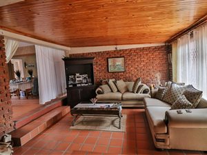 4 Bed House in Waterkloof Glen