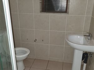 1 Bed Apartment in Roodepoort West