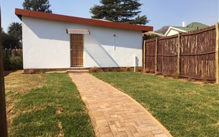 1 Bedroom Garden Cottage in Krugersdorp North