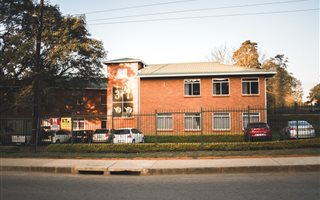 943 m² Office Space in Hilton