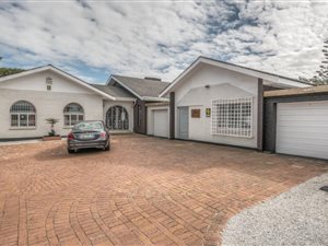 4 Bed House in Summerstrand