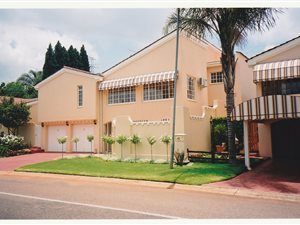 4 Bed House in Lynnwood Glen
