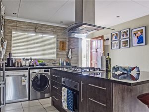 2 Bedroom Simplex in Sonneglans