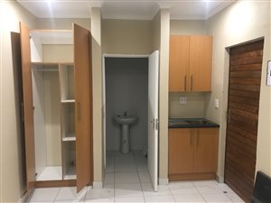 1 Bed Garden Cottage in Lombardy West