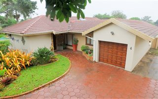 4 Bedroom House in Meerensee