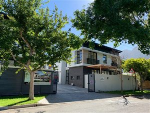 3 Bed House in Bishopscourt Village
