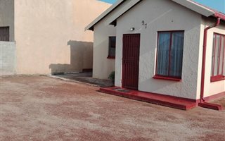 3 Bedroom House in Unitas Park
