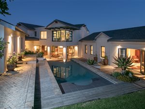 4 Bed House in Pezula Private Estate