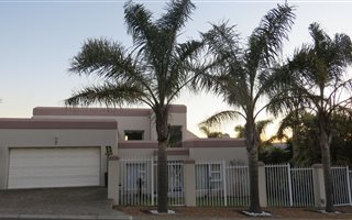4 Bedroom House in Sonstraal Heights