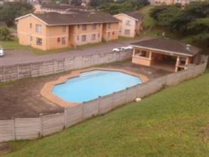2 Bed Flat in Montclair