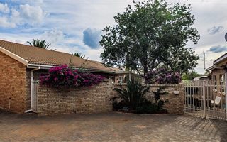 4 Bedroom Townhouse in Pentagon Park