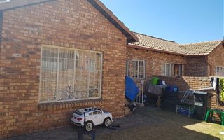 2 Bedroom Townhouse in Kyalami Hills
