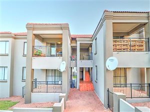 3 Bed Apartment in Ruimsig