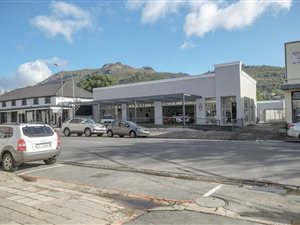 800 m² Commercial space in Paarl