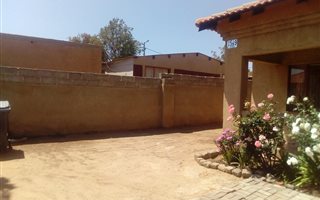 2 Bedroom House in Nellmapius
