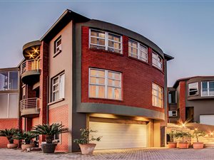 6 Bed House in Cornwall Hill