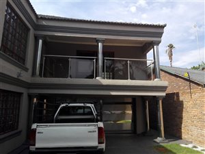 12 Bed House in Flora Park