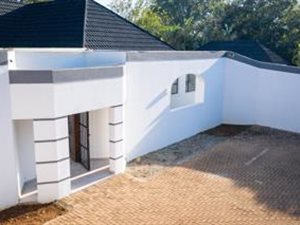 5 Bed House in Winston Ridge