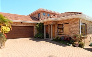 3 Bedroom Duet in Hartenbos Heuwels