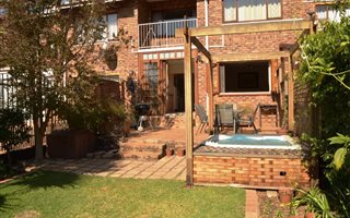 3 Bedroom Duplex in Hennopspark