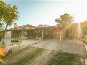 8.8 ha Farm in Beacon Bay