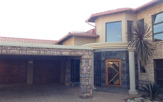 3 Bedroom House in Van Der Hoff Park