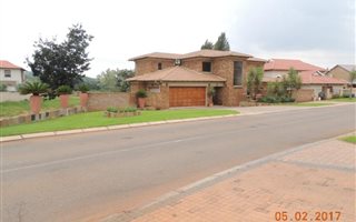 4 Bedroom House in Eldoraigne