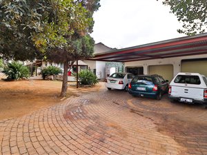 3 Bed House in Van Riebeeck Park