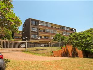 3 Bed Apartment in Illovo Beach