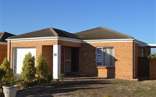 2 Bedroom House in Protea Heights