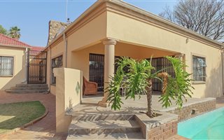 5 Bedroom House in Libradene