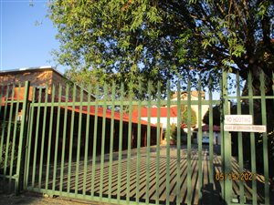 2.5 Bed Apartment in Westdene