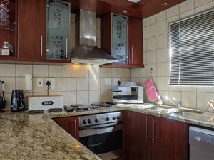 2 Bed Apartment in Bloubergstrand