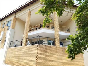 2662 m² Office Space in Halfway Gardens