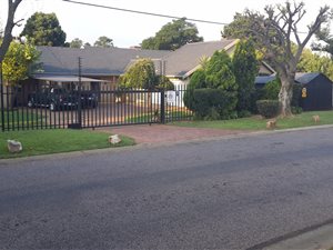 4 Bedroom House in Parkhill Gardens