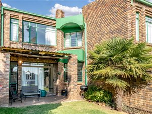 3 Bed Townhouse in Halfway House