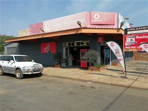 315 m² Retail Space in Warrenton