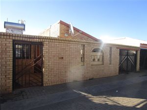 2 Bed House in Westbury
