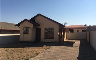 2 Bedroom House in Birch Acres