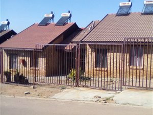 2 Bed Apartment in Olievenhoutbosch