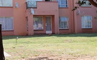 3 Bedroom Flat in Geelhoutpark