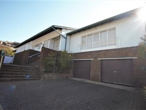 6 Bed House in Greymont